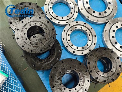 Tedin uspješno isporučuje 60 setova prekriženih valjkastih ležajeva RU148UUC0...